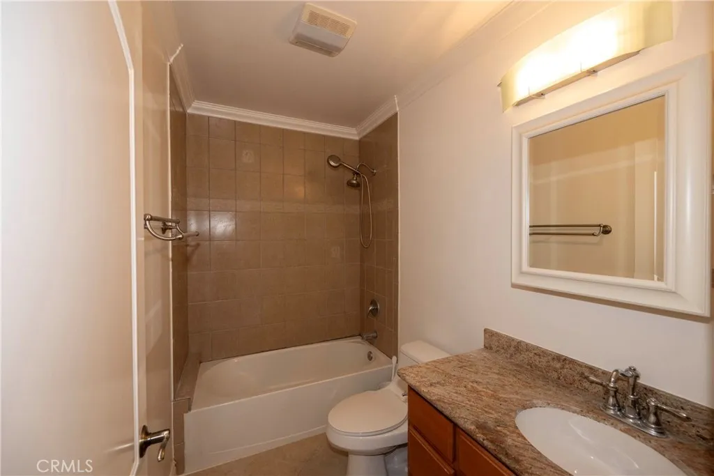 7001 Jellico Avenue, Lake Balboa, California 91406 home-pic-12